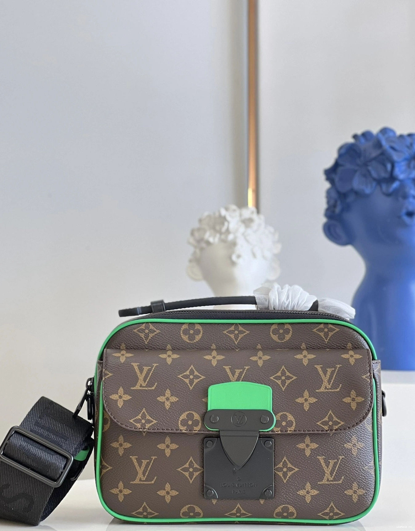 WIS VUITTON S LOUIS MESSENGER LOCK 1226